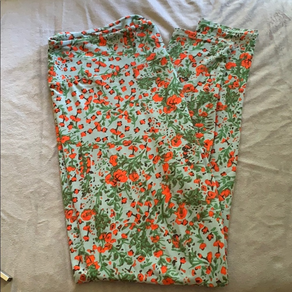 LuLaRoe light blue red flowers TC leggings